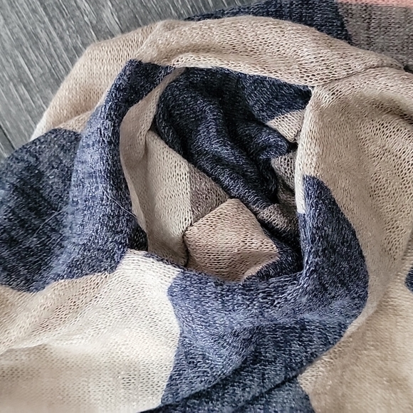 Dress - Picture 6 of 7